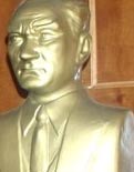 Atatürk büstüne çirkin saldırı