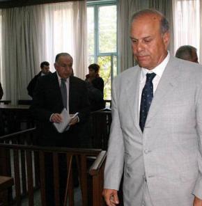 Din� Bilgin nereye mesaj veriyor?