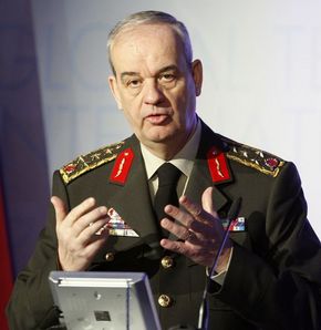 "İstifa ederek kimseyi sevindirmeyiz"