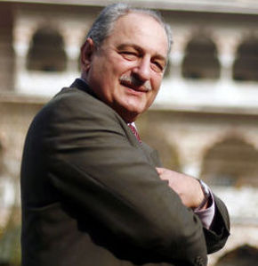 BAYRAKTAR BAYRAKLI İZLEYİCİYİ EKRANA KİLİTLEDİ