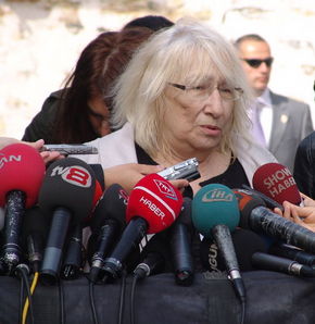Bu kez de yazarlar tartıştı