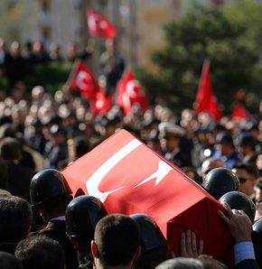 Türkiye şehitlerine ağlıyor
