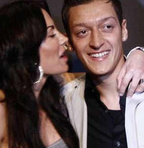 Mesut Özil’in sevgilisi Müslüman oldu