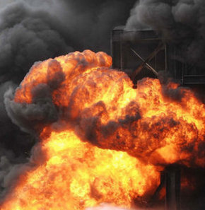 İran'da petrol terminali patladı  