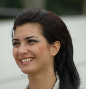 Tuba Büyüküstün hayranları geri sayıma başladı