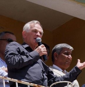 "Hatalarını anayasa değişikliği ile örtmeye çalışacak"