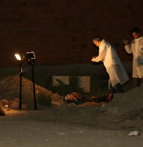 Babasını darp edenlere kurşun yağdırdı