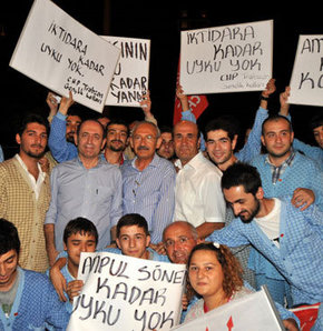 Kılıçdaroğlu'na pijamalı karşılama