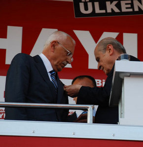AK Parti'den istifa eden vekil MHP'ye katıldı