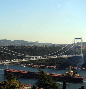 Dev gemi Boğaz’dan geçti