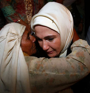 Emine Erdoğan gözyaşlarını tutamadı 