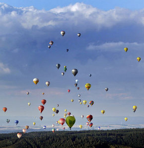 Almanya semalarını balonlar kapladı
