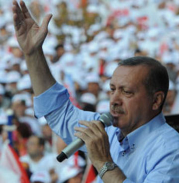 "Askılı ve streçliler için de tasarım yaptırıyor musun?"