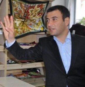 Tutuklu belediye başkanından ''kelepçeli'' bayram kartı 
