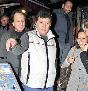 Cihangir'de rakı-balık keyfi