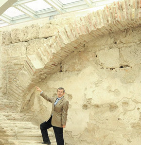 Türkiye'de ilk kez tapınak cephesi ayağa kaldırıldı