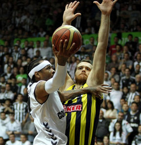 Iverson plays first match in Turkey