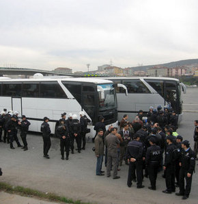 Protestocu öğrencilere polis müdahalesi
