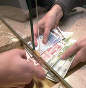 Bankaya ödediği dosya masrafını geri alıyor!