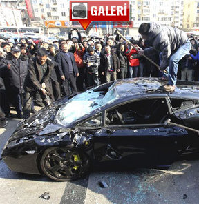 Lamborghini paramparça! GALERİ Lamborghini paramparça! GALERİ