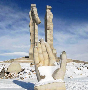 Kars’taki İnsanlık Anıtı