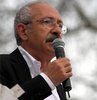 "Gidip tıpış tıpış oy verdi!"