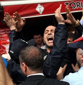 Kemal Kılıçdaroğlu’na Yapılan Yumurta Saldırısı