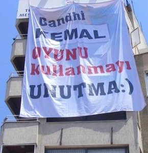 Kılıçdaroğlu'na pankart sürprizi