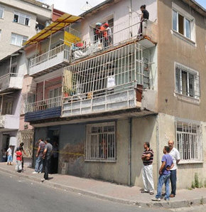 Şizofren hastası annesini öldürdü!