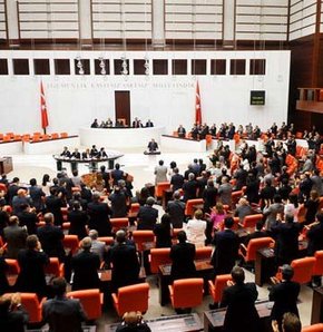 Ana dil Melis’e giriyor.
