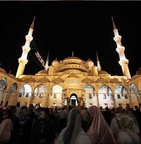 Camiler doldu taştı