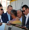 Başbakan önce teselli etti! GALERİ