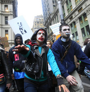 Zombiler Wall Street'i bastı! VİDEO 
