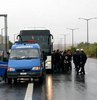 Yolcuları indirip sahte para aradılar
