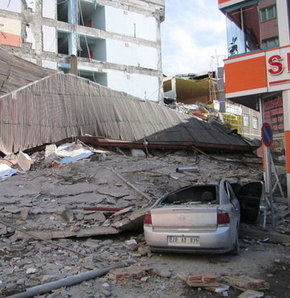 Turquía Terremoto 7,3.. se cree que hay miles de muertos 681872_detay