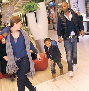 Pascal Nouma, sarışın bir kızla görüldü