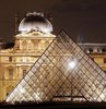 Louvre Müzesi'ne nükleer eleştiri