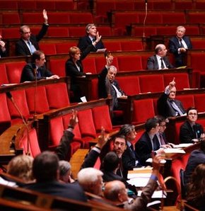 Sarkozy yalnızlaşıyor