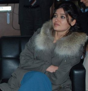 Nurgül Yeşilçay, sevgilisinden ayrılmadı