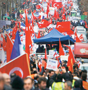 1 Milyon Fransız'dan 10 Bini kaçtı!