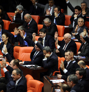 İnsan Hakları Komisyonu'nda tartışmalı toplantı