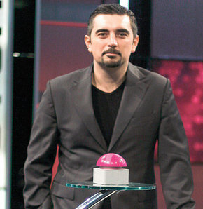 �zleyicinin bask�s�yla Kelime Oyununu ba�latt�k