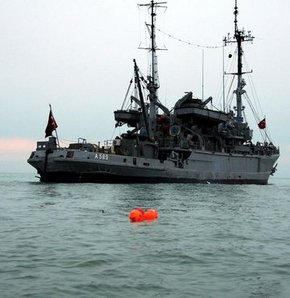 Batan gemi enkazında aramalar sürüyor