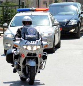 Sahte danışman İzmir'den Antalya'ya kadar beş ilden polis eskortu eşliğinde gitti!