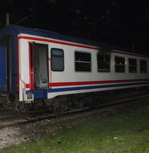 Adapazarı Tren Garı'nda yolcu vagonu yandı- Adapazarı, tren garı, yangın, itfaiye