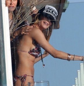 LeAnn Rimes, güneşlenmeye koştu
