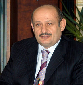 Başkan şüphelendi bir tokatta yere serdi