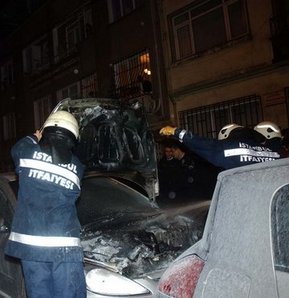 Beyoğlu'nda 4 araç kundaklandı