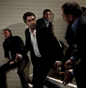 kurtlar vadisi pusu - Polat ve ekibi çatışma ortasında