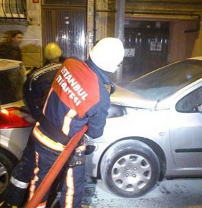 Beyoğlu'nda 6 araç kundaklandı-taksim
